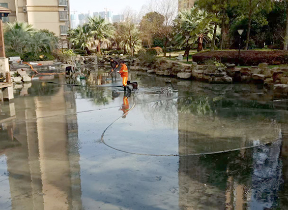 青河景观池淤泥清理